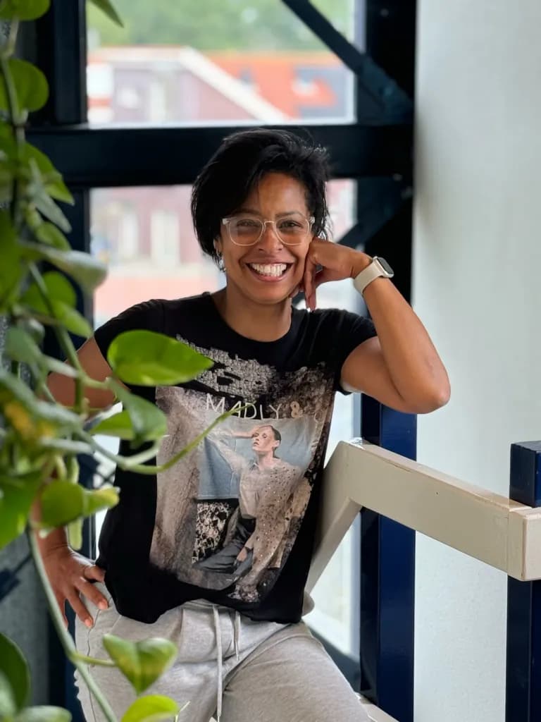 Spotlight op de Werkvloer: Een dag in het Leven van Sandra Schaart, Lab Coördinator van 4Dental Alkmaar.